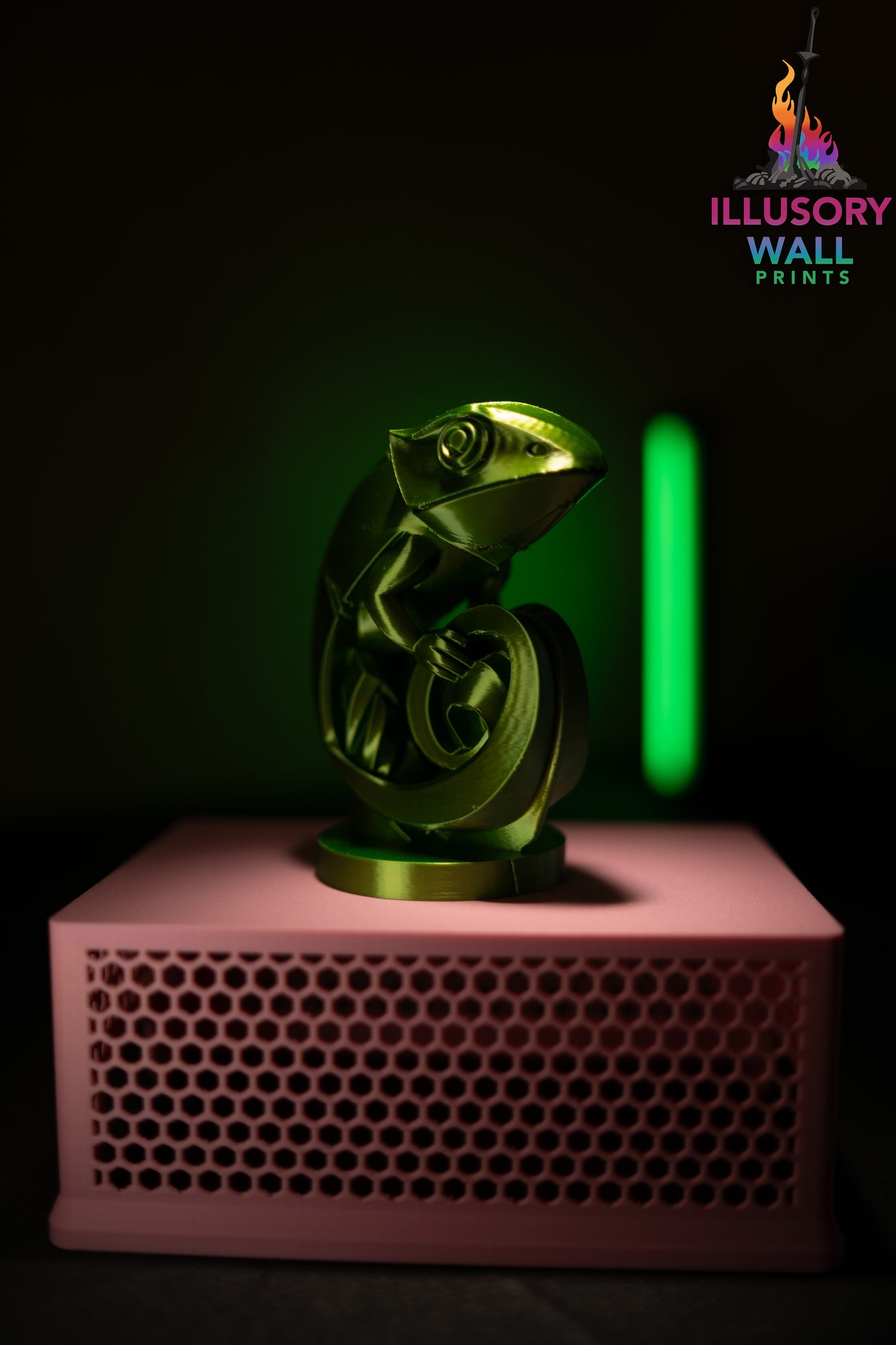 Shimmering Chameleon Familiar