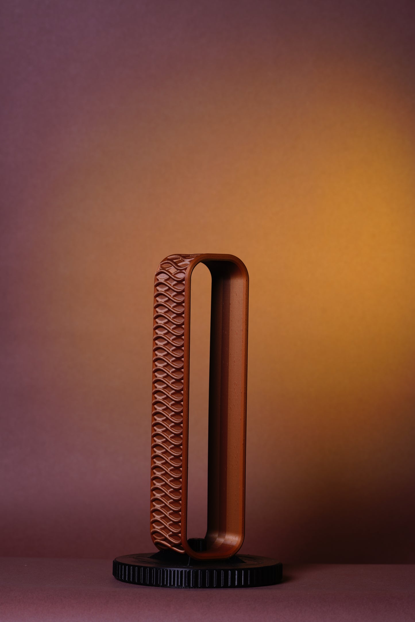 Headphone Stand of Interwoven Stability