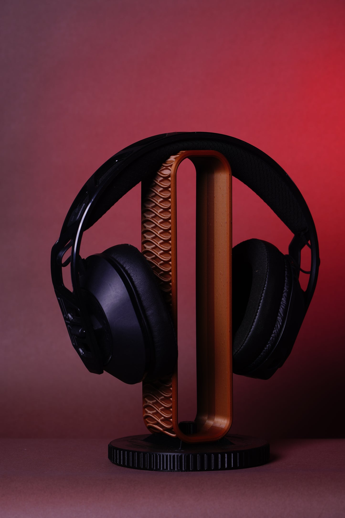 Headphone Stand of Interwoven Stability